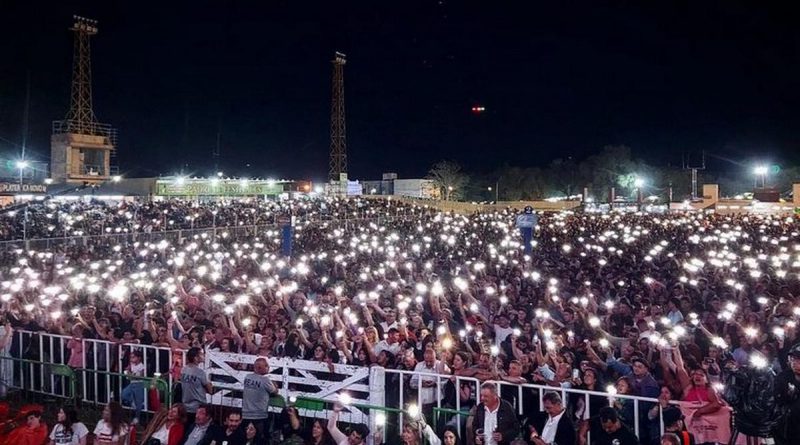 Deán Funes vibró con la última noche del «Padre de Festivales»