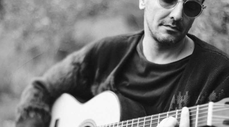 Emiliano Brancciari estrena su segundo disco solista: LA SOMBRA EN LUZ