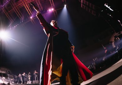 FITO PAÉZ ABRIÓ EL TELÓN DE SU NUEVO TOUR «PÁEZ TECKNICOLOR» CON UN EMOCIONANTE CONCIERTO EN BARCELONA