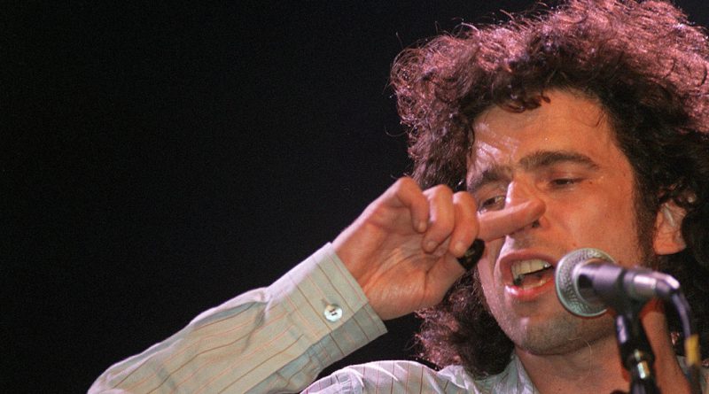 A 25 años de El Salmón de Andrés Calamaro, el descomunal álbum quíntuple grabado en una maratón de drogas y excesos
