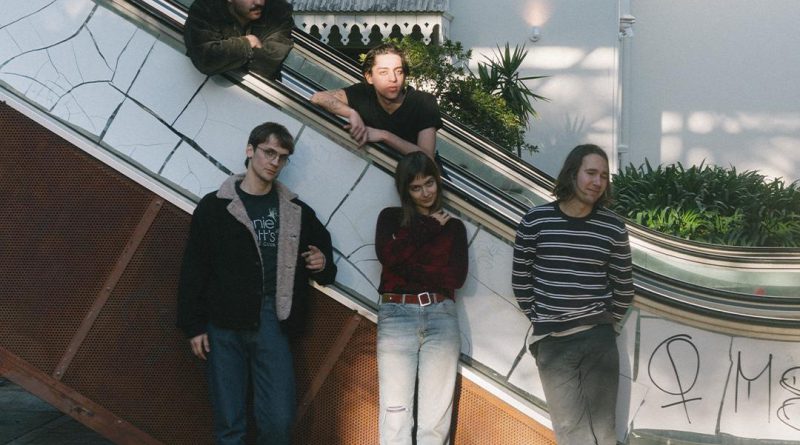 SALE FLORES ROJAS, EL NUEVO EP DE CABEZAS DE REMOLINO