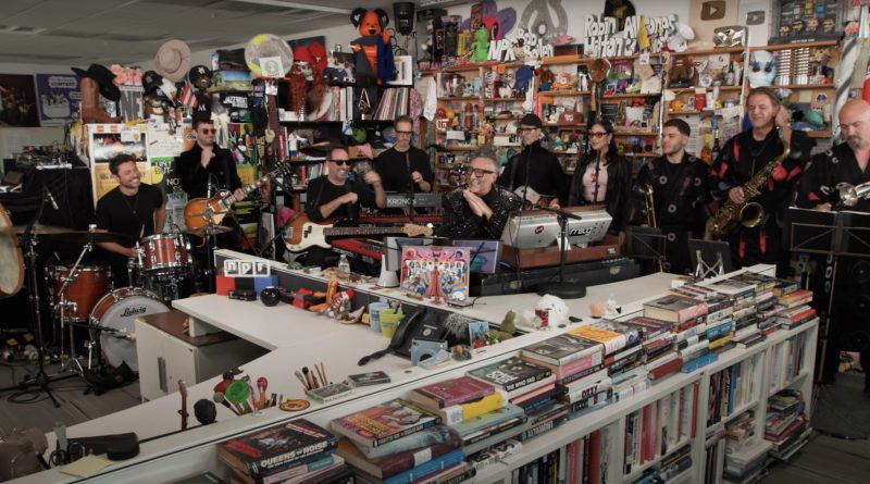FITO PÁEZ HACE SU MUY ESPERADO DEBUT EN EL TINY DESK DE NPR