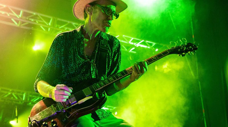 SKAY Y LOS FAKIRES LLEGAN A LA FALDA