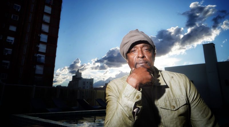 Bernard Fowler, de hacer coros con los Rolling Stones a grabar tangos y ser amigo de Charly García