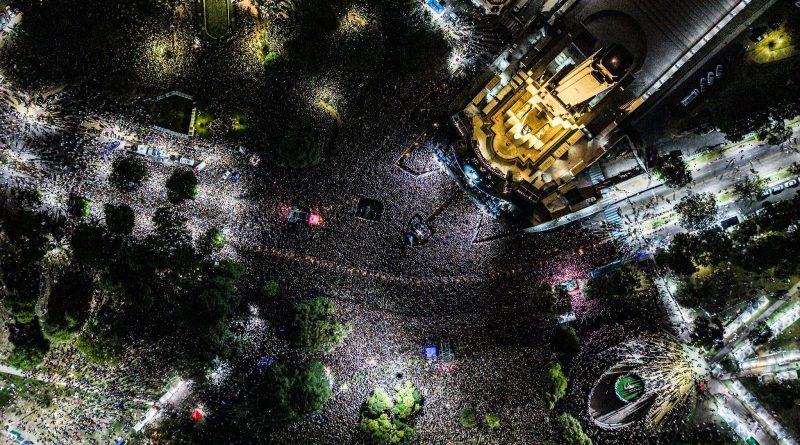 UNA MULTITUD CON FITO PAEZ: MÁS DE 300.000 PERSONAS CELEBRARON UN SHOW HISTÓRICO EN ROSARIO